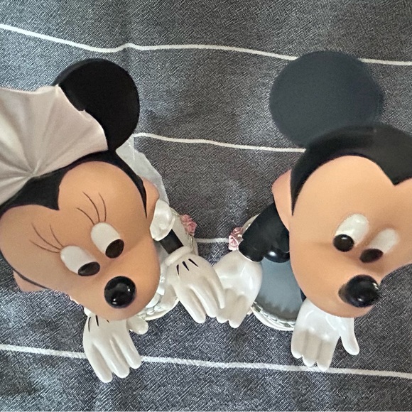°o° MUST SEE Bride Minnie and Groom Mickey bobble heads with magnetic nose °o° - Picture 5 of 14